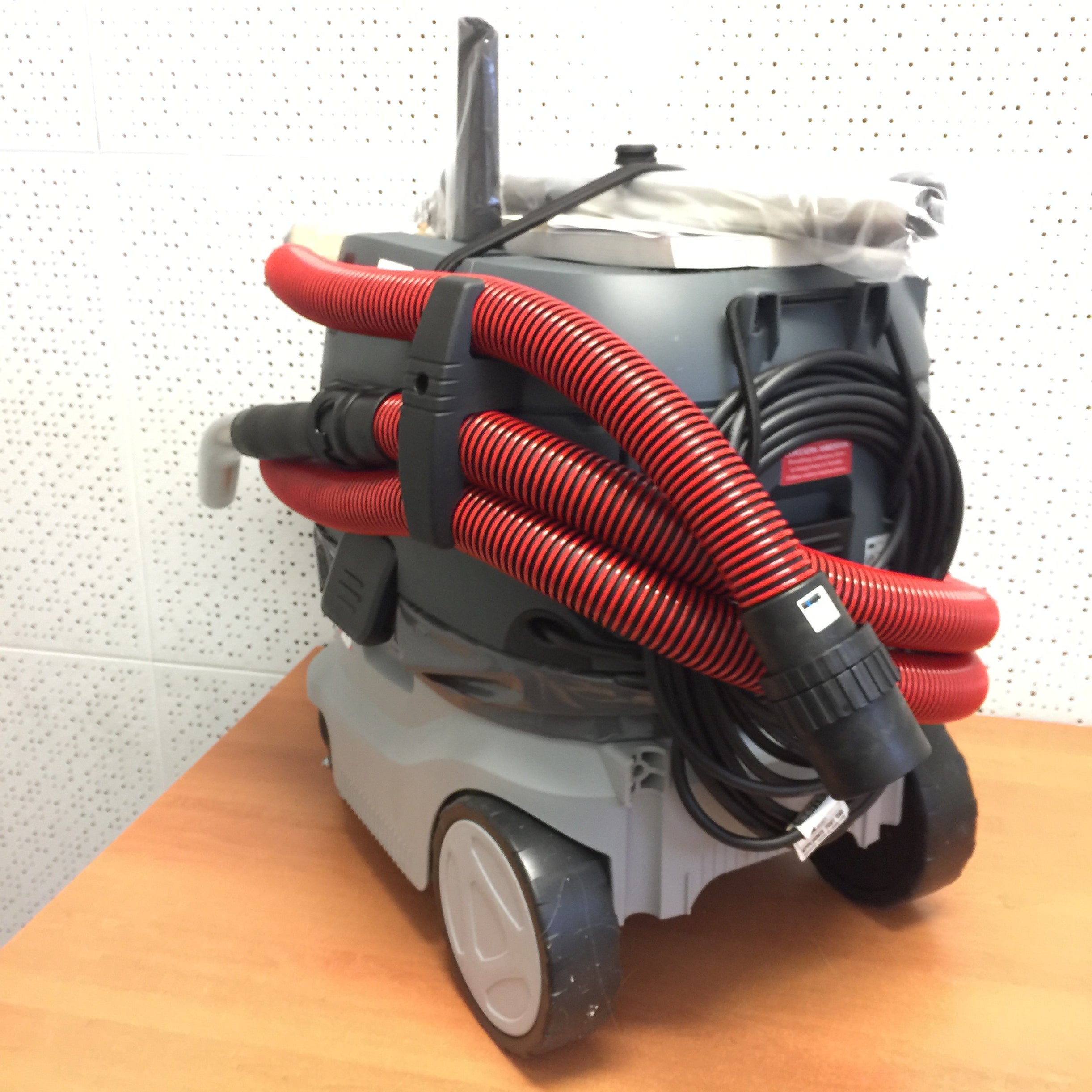 Nilfisk VHS 42 L30 HC PC TYPE H Asbestos Safety Vacuum W Hose Kit NLA