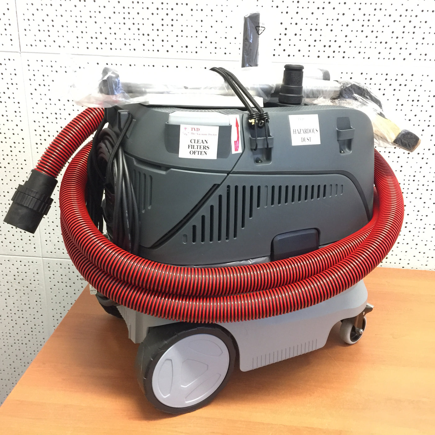 Nilfisk VHS 42 L30 HC PC TYPE H Asbestos Safety Vacuum W Hose Kit NLA